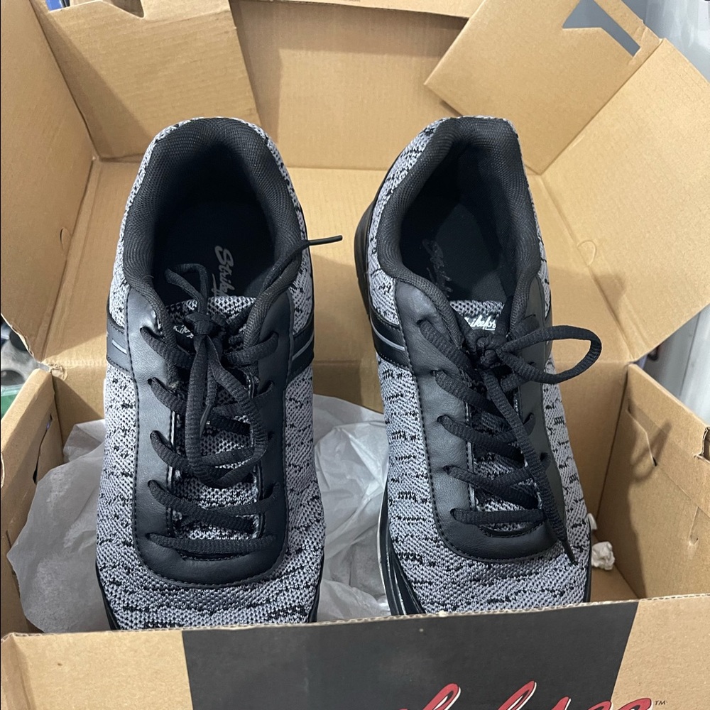 Mens bowling shoes